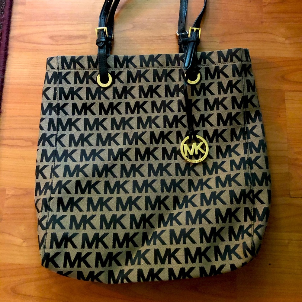 Michael Kors tote.